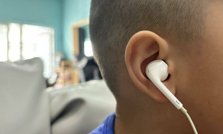 Hậu quả nghiêm trọng khi không vệ sinh tai nghe đúng cách