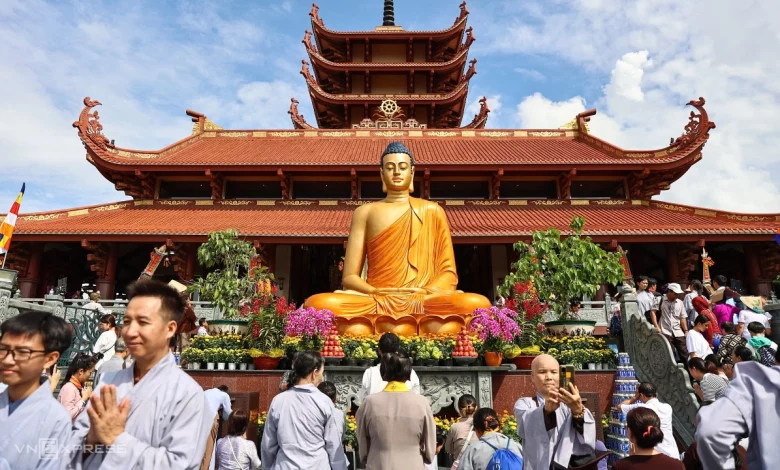 Đặt lịch trình chiêm bái xá lợi Phật cho Đại lễ Vesak 2025