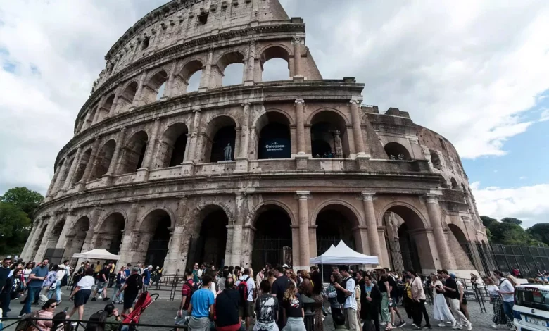 Du khách Mỹ bị thanh sắt đâm xuyên lưng tại Rome