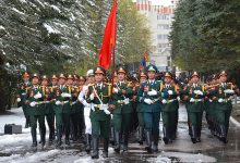 Quân nhân Việt Nam tập duyệt binh giữa trời tuyết ở Moskva