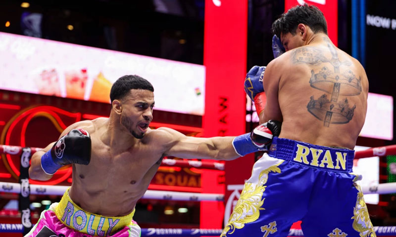 Canelo lập kỷ lục buồn trong trận đấu thống nhất 4 đai siêu trung