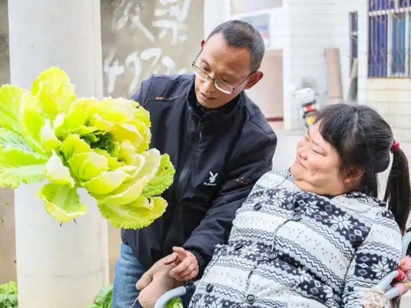 Chuyện tình đẹp giữa bác sĩ và bệnh nhân bại não Lu Juanjuan