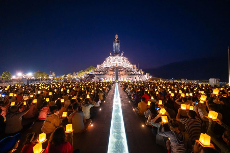 Đặt lịch trình chiêm bái xá lợi Phật cho Đại lễ Vesak 2025