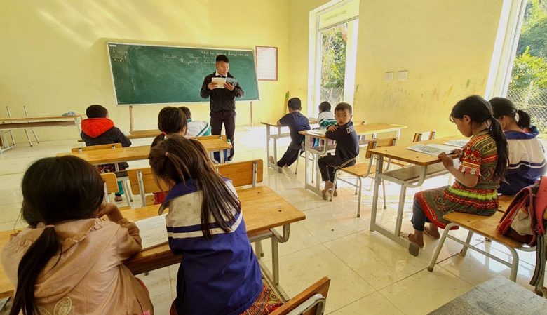Giáo viên hợp đồng lo lắng về tương lai sau bế giảng