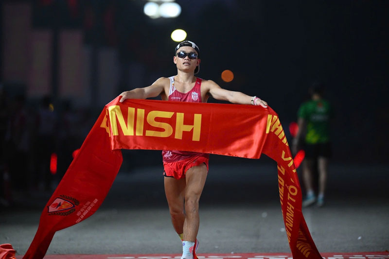 Hai tài năng trẻ xuất sắc vô địch giải bán marathon công an