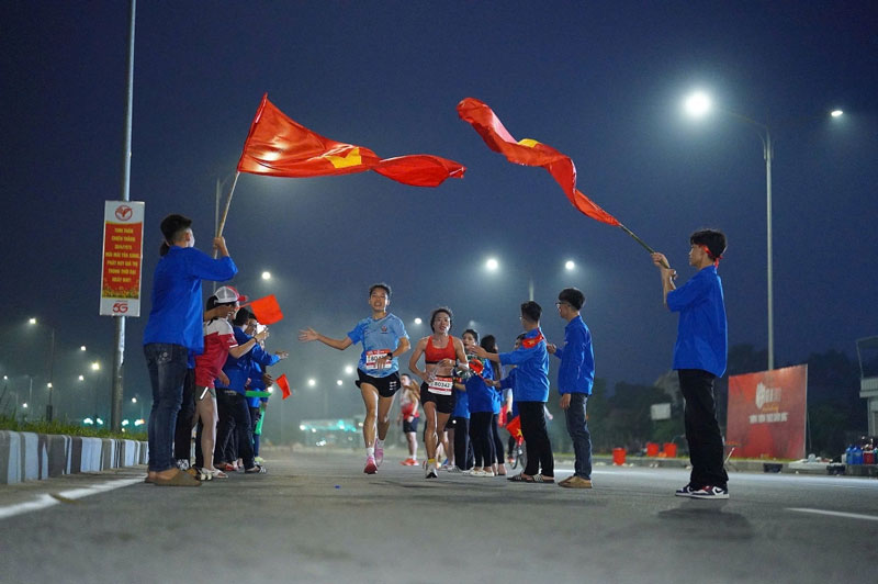 Hai tài năng trẻ xuất sắc vô địch giải bán marathon công an