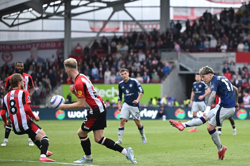 Man Utd thất bại tiếc nuối 3-4 trước Brentford tại Ngoại hạng Anh