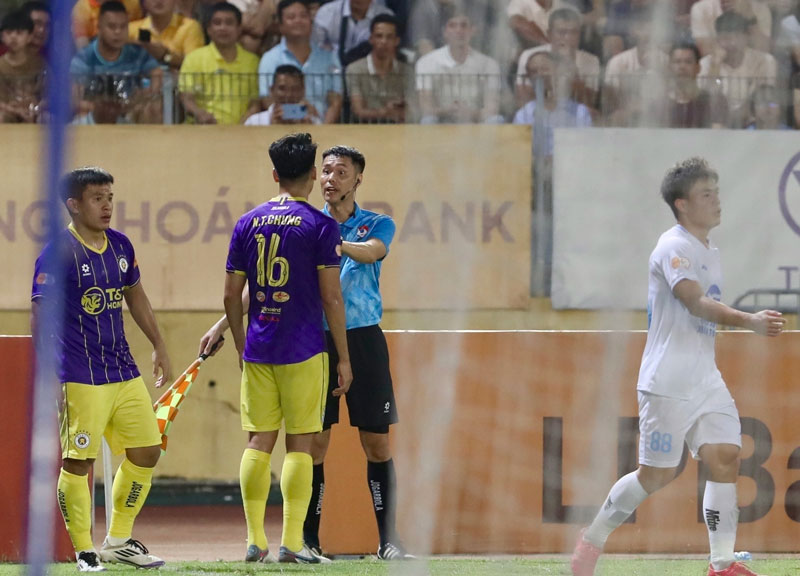 Nam Định chiến thắng 3-0 trước Hà Nội FC trong trận chung kết sớm V-League
