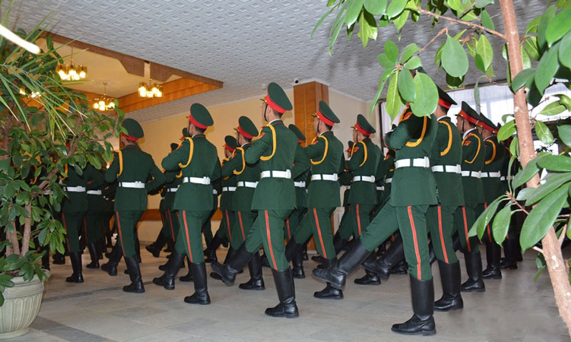 Quân nhân Việt Nam tập duyệt binh giữa trời tuyết ở Moskva