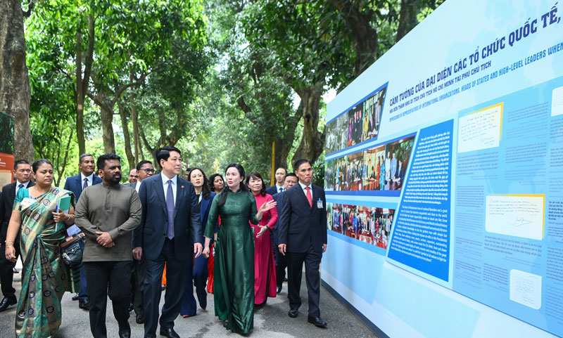 Tổng thống Sri Lanka thăm di tích Chủ tịch Hồ Chí Minh tại Hà Nội