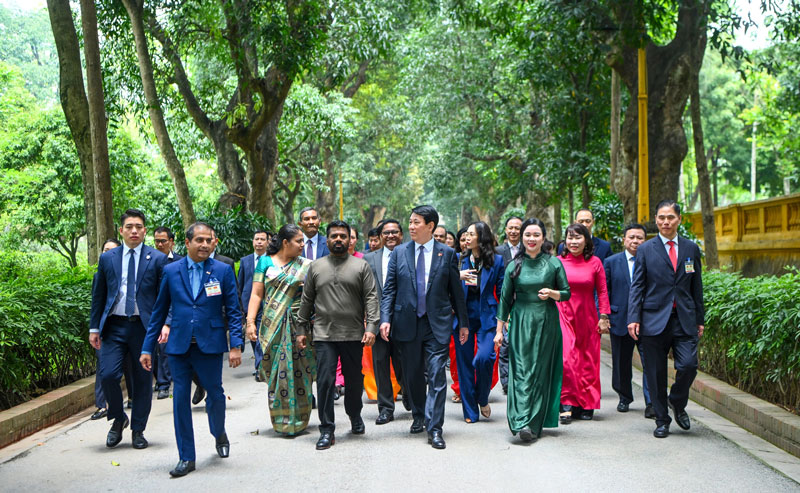 Tổng thống Sri Lanka thăm di tích Chủ tịch Hồ Chí Minh tại Hà Nội