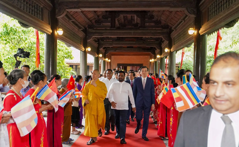 Tổng thống Sri Lanka tham quan và dâng hương tại chùa Bái Đính