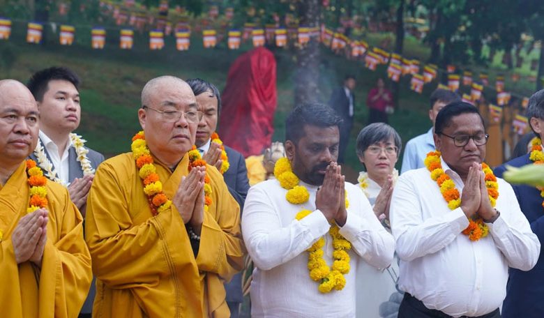 Tổng thống Sri Lanka tham quan và dâng hương tại chùa Bái Đính