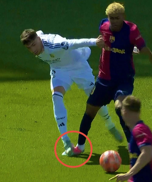 Trọng Tài Gây Tranh Cãi Trong Trận El Clasico Real Thua Barca 3-4