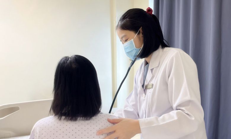 Vi khuẩn Burkholderia gây hở van tim và sức khỏe phụ nữ 46 tuổi