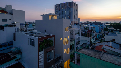 Hệ cửa độc đáo mang lại ánh sáng và nét đẹp cho nhà ống.