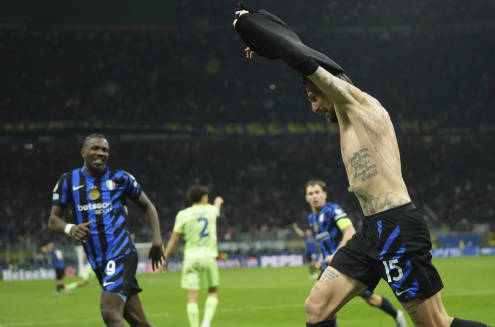 Inigo Martinez bị tố nhổ nước bọt tại Champions League