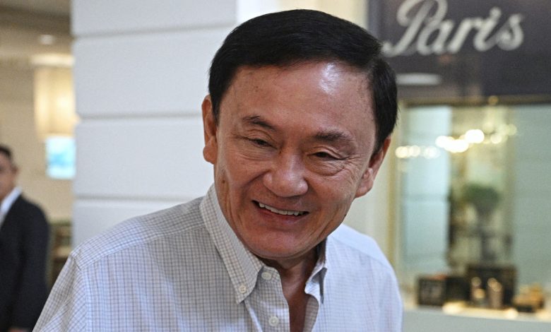 Hai bác sĩ Thái Lan bị đình chỉ vì điều trị cho Thaksin