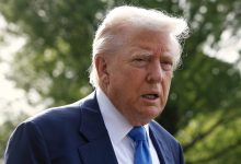 Ông Trump cắt tài trợ liên bang cho NPR và PBS vì thiên lệch.
