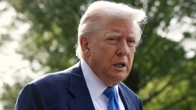 Ông Trump cắt tài trợ liên bang cho NPR và PBS vì thiên lệch.