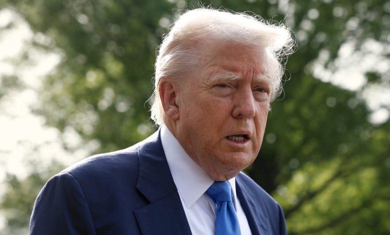 Ông Trump cắt tài trợ liên bang cho NPR và PBS vì thiên lệch.