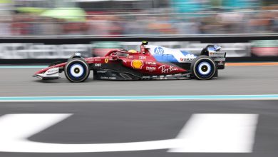 Hamilton chỉ trích Ferrari trên sóng radio giữa Grand Prix Miami 2025
