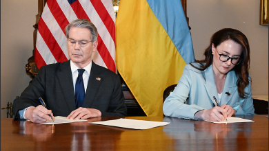 Mỹ và Ukraine ký thỏa thuận hợp tác khoáng sản lịch sử