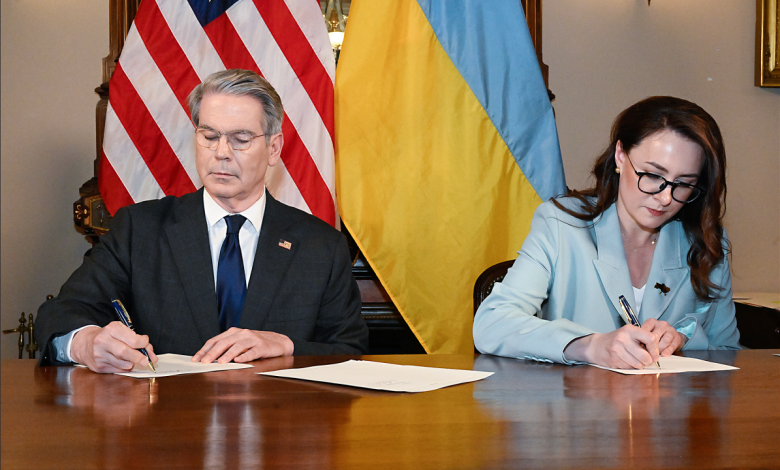 Mỹ và Ukraine ký thỏa thuận hợp tác khoáng sản lịch sử