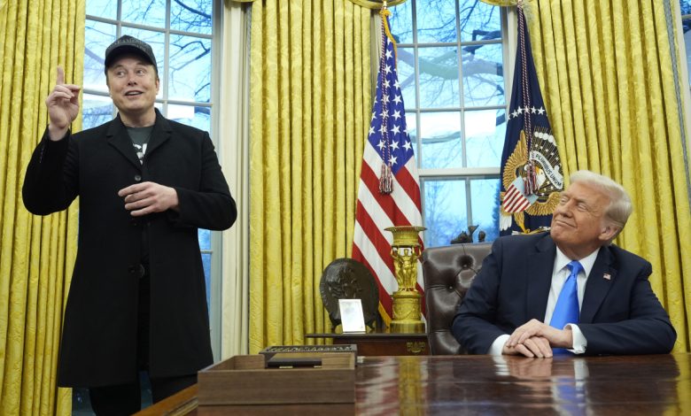 Elon Musk có thể muốn trở lại hoạt động kinh doanh theo lời Trump