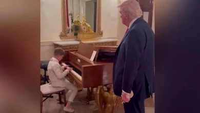 Con trai Ivanka chơi piano cho ông ngoại Donald Trump nghe