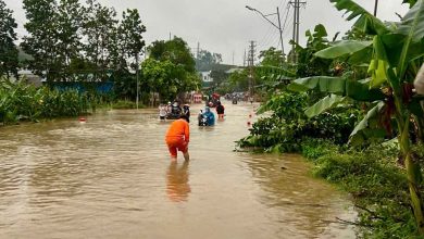 Quốc lộ 2 Tuyên Quang ngập nặng do mưa giông lớn.