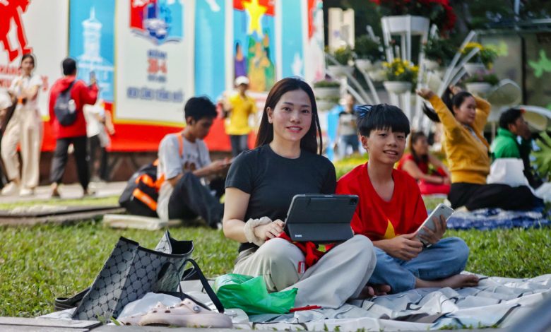 Nhà mạng đồng loạt tăng cường trạm phát sóng cho lễ 30/4