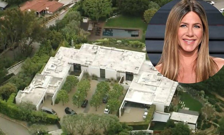 Kẻ rình rập tông cổng biệt thự Jennifer Aniston bị truy tố
