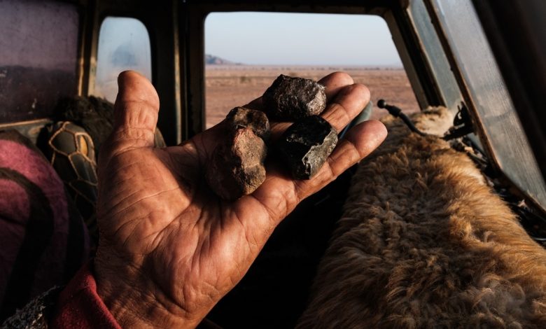 Người dân Mauritania tìm kiếm thiên thạch giữa sa mạc hoang vu