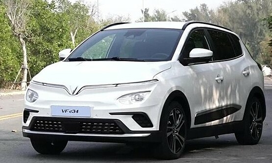 Nên chọn xe điện hay xe xăng cho gia đình trẻ?