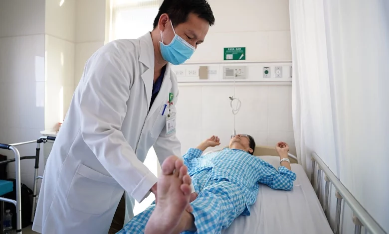 Thay khớp gối: Giải pháp cho người thoái hóa khớp lâu năm