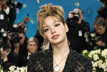 Lisa gây chú ý với mốt nội y tại Met Gala 2025