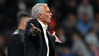 Mourinho tiết lộ bí quyết chọn đội hình Fenerbahce bằng đồng xu
