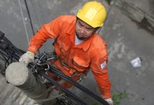 Giá điện tăng 4,8%, lên mức 2.204 đồng một kWh từ mai.