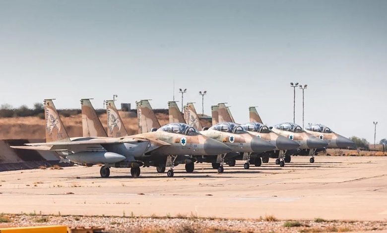 Israel không kích Houthi ở Yemen đáp trả tên lửa tấn công sân bay