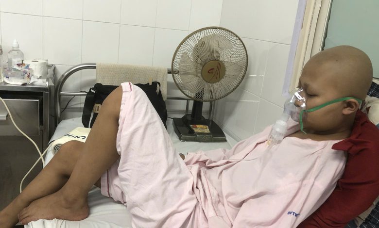 Nghị lực phi thường của cô bé ung thư xương 14 tuổi