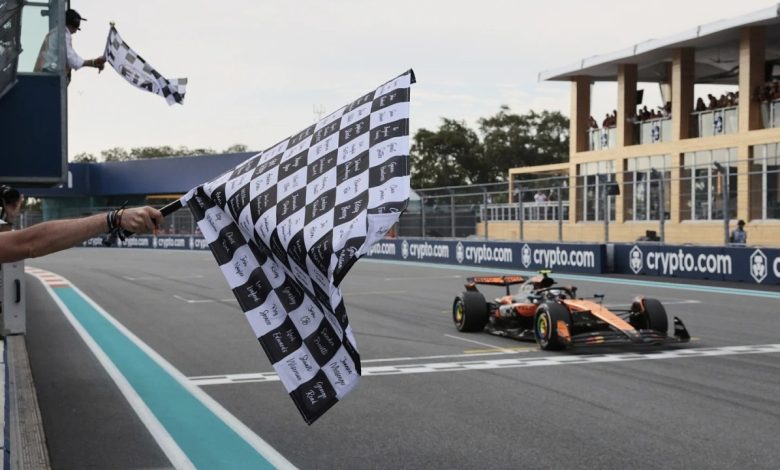 McLaren chiếm lĩnh đường đua Miami với chiến thắng đúp ấn tượng