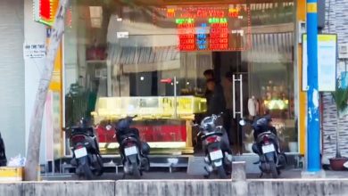 Cướp tiệm vàng ở Hóc Môn, hai thanh niên tẩu thoát.