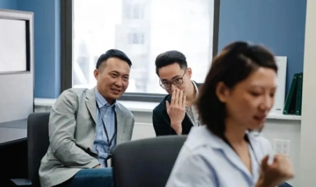 Tên tiếng Anh không cần thiết trong môi trường làm việc tiếng Việt
