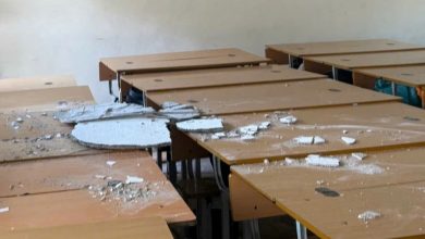 Sập vữa trần lớp học, phụ huynh trường Thanh Quan lo lắng