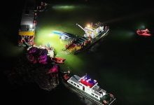 Lật tàu du lịch ở Trung Quốc, 14 người mất tích giữa mưa giông